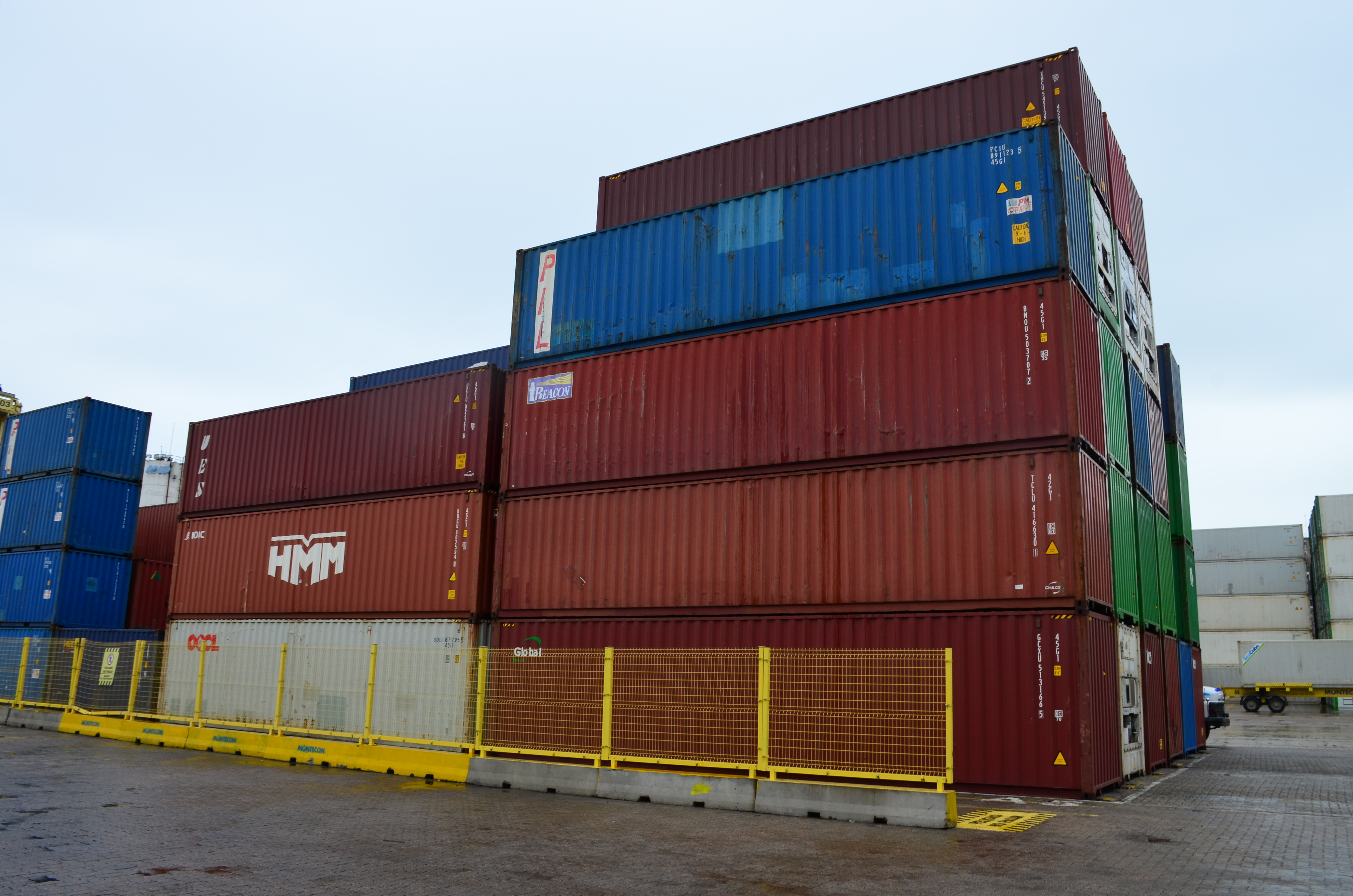 Continúa creciendo el movimiento de contenedores en el puerto de ...