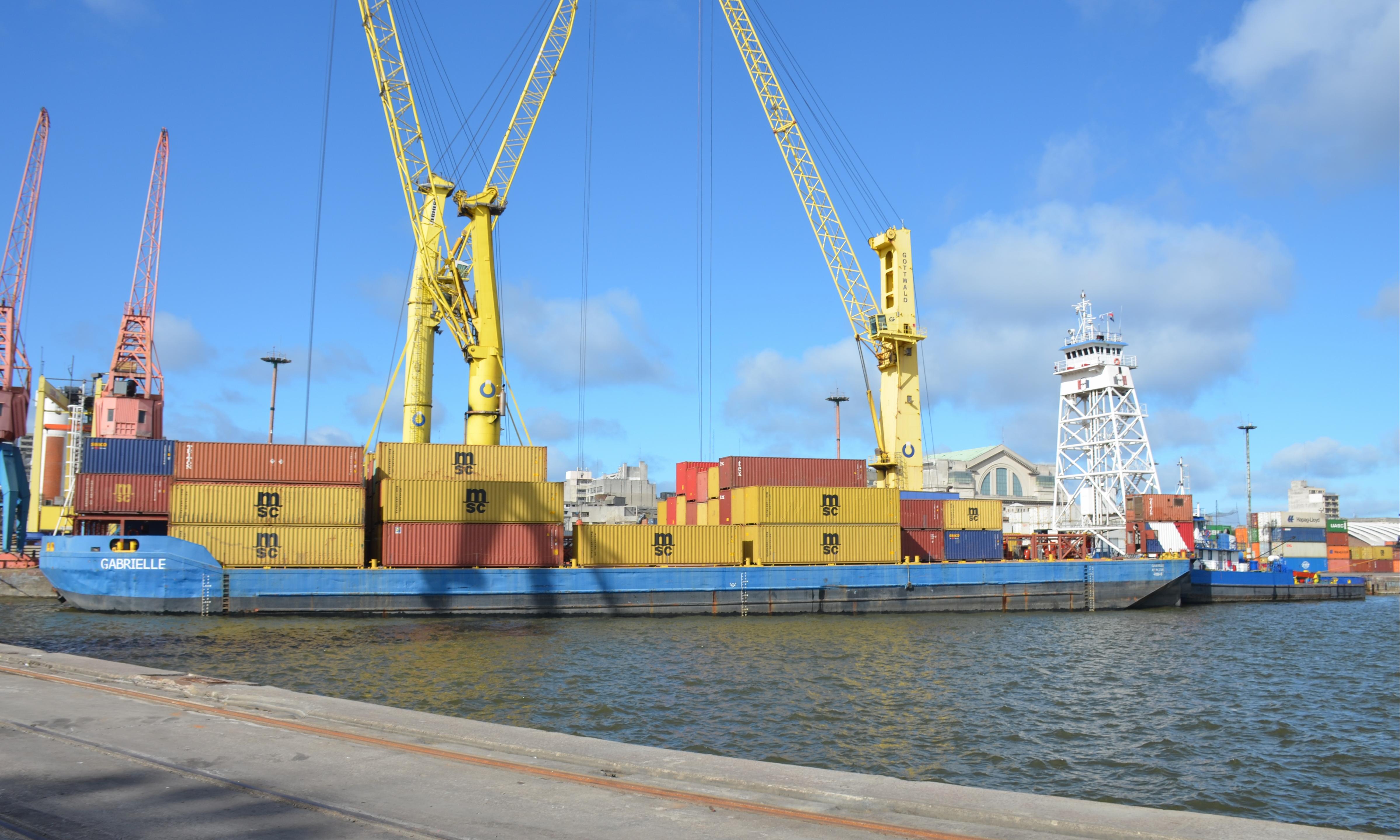 Buque de cabotaje Gabrielle opera en puestos 3, 4 y 5.