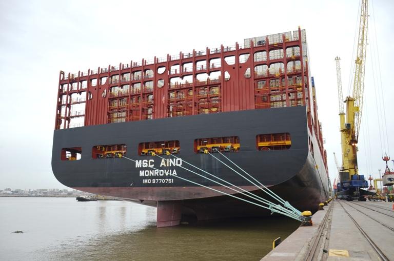 Desde el muelle: MSC AINO