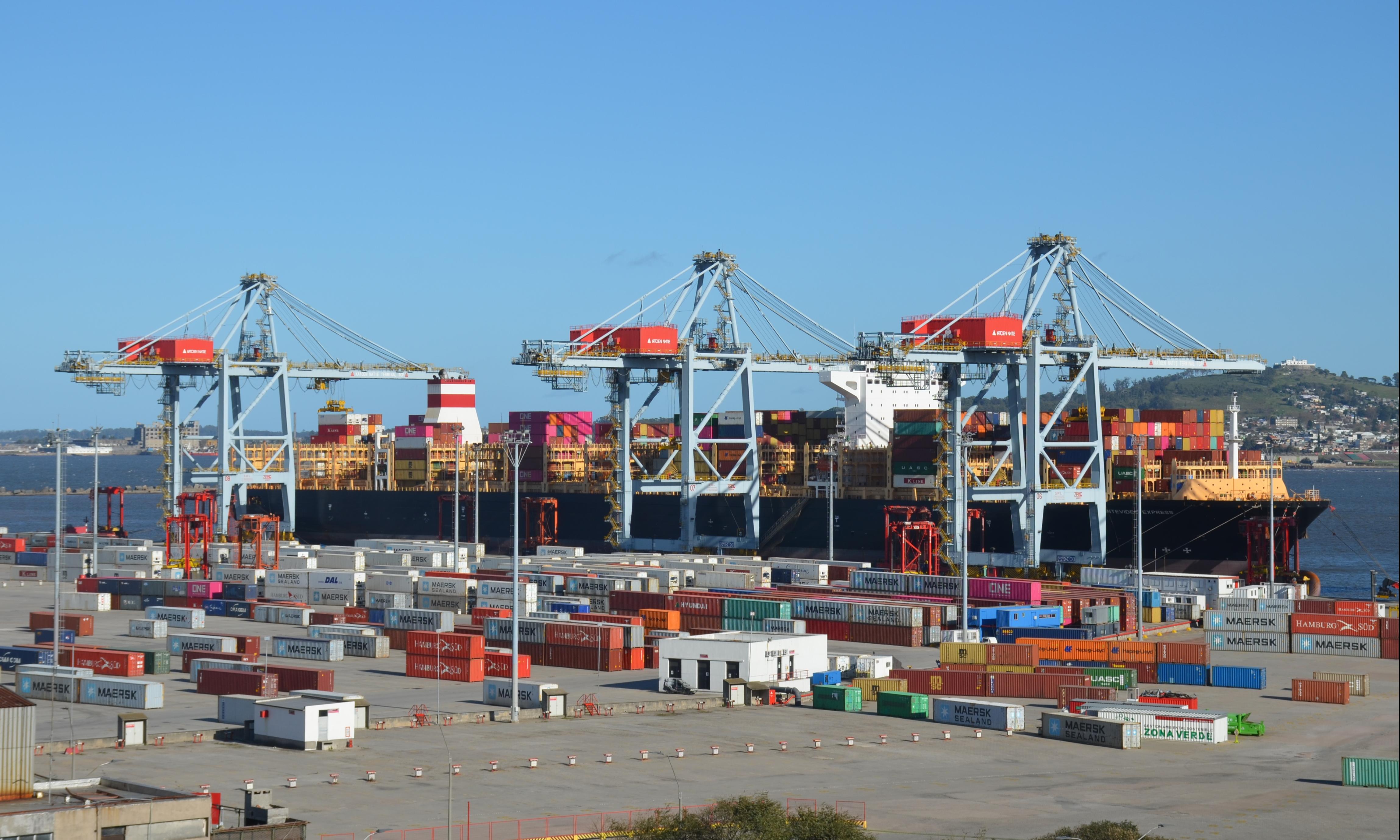 Montevideo Express en puerto Montevideo.