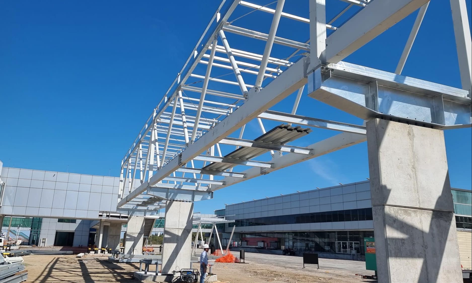 Vista de obras de pasarelas Terminal Colonia.