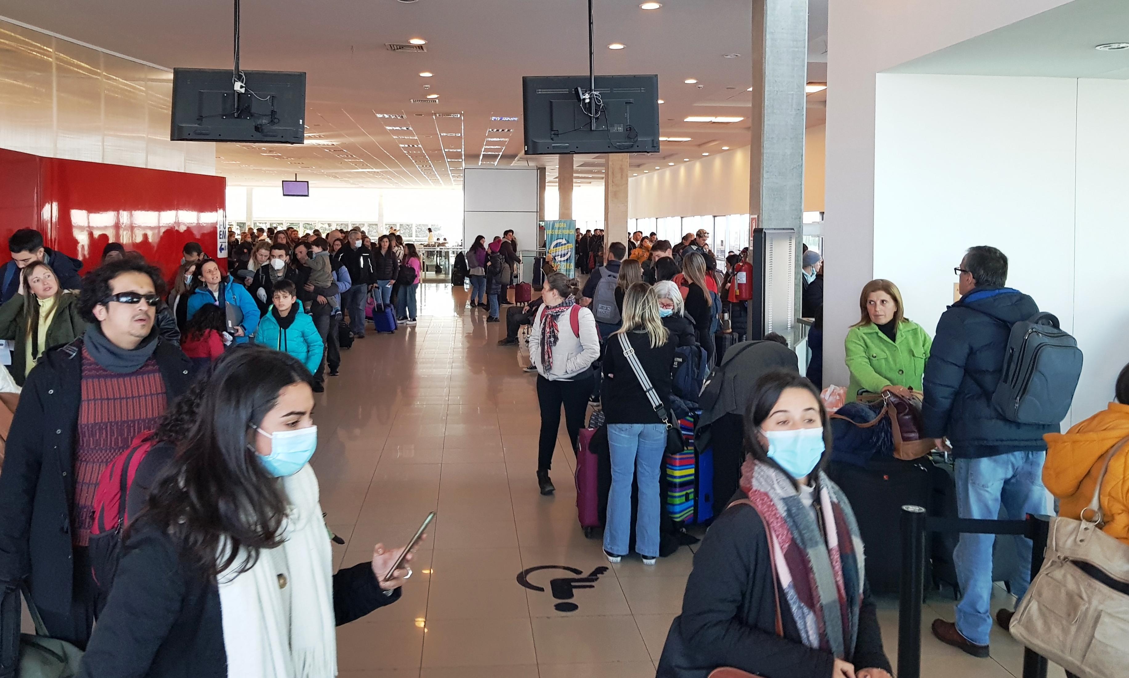 8000 personas por día