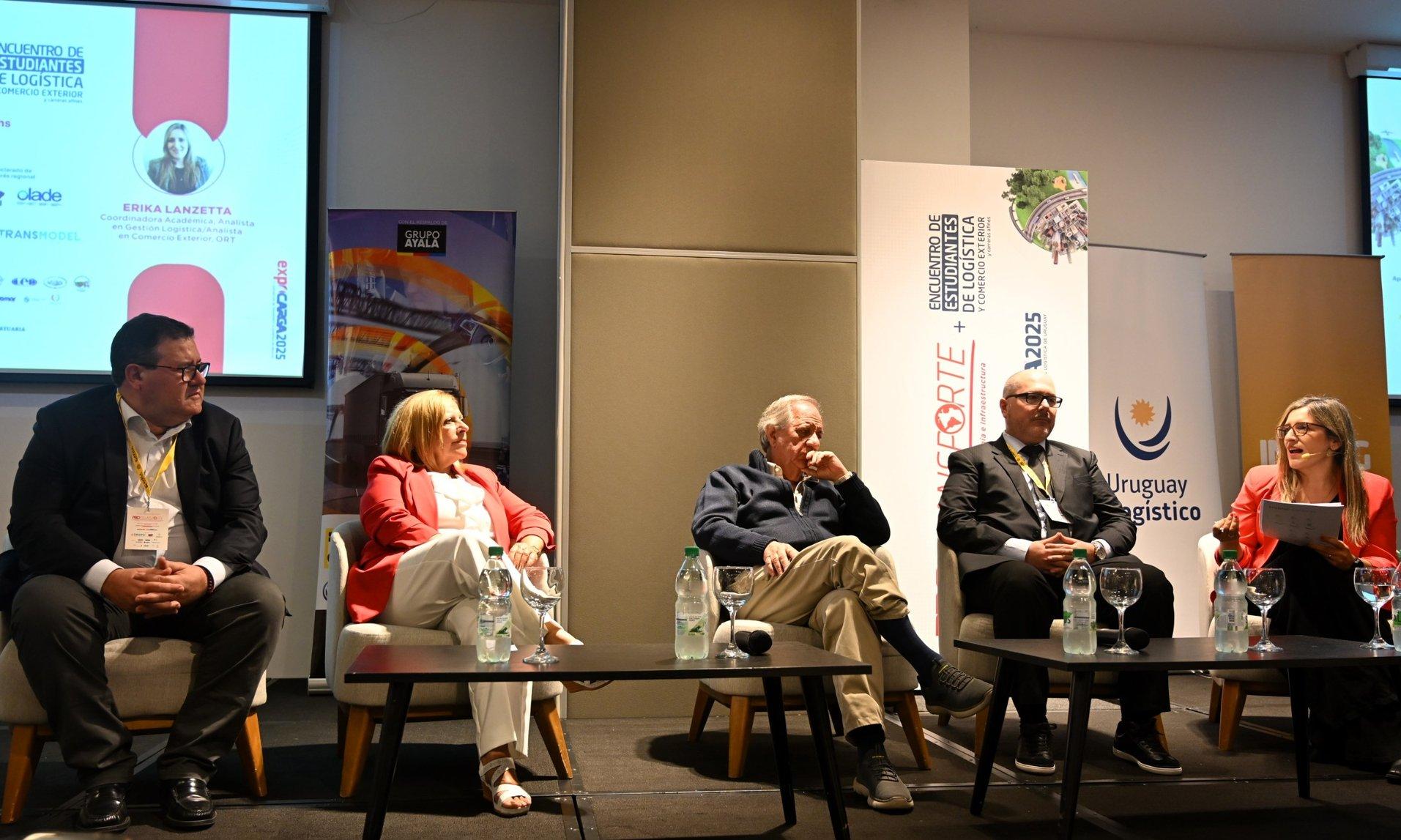 Panel 2: “Montevideo: Puerto de tránsito, hidrovía y multimodalidad”